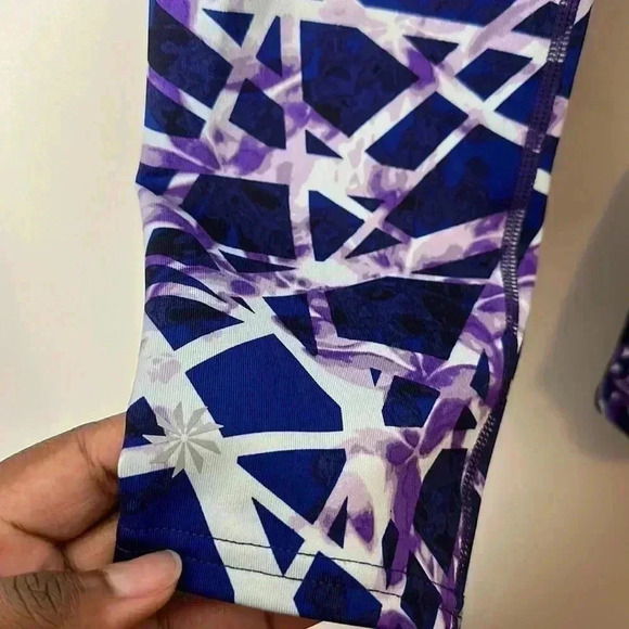 Athleta Floral Geometric Sonar Capri Blue Purple Leggings Womens Size XS - Picture 8 of 15
